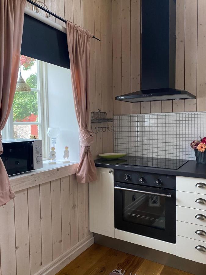 Bo I Egen Stuga Pa Haerlig Oelandsgard Köpingsvik Buitenkant foto
